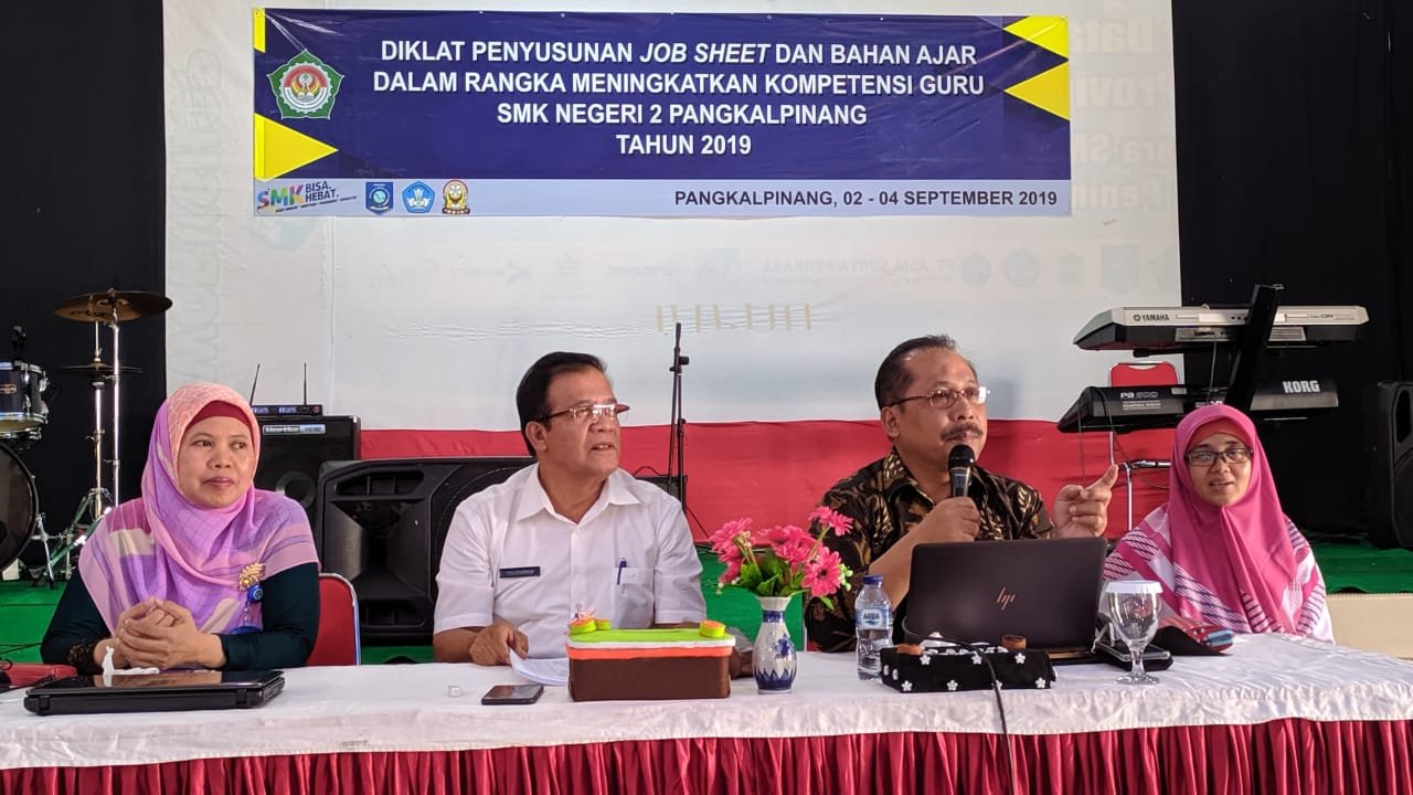 Penutupan Diklat Penyusunan Bahan Ajar dan Job Sheet 
